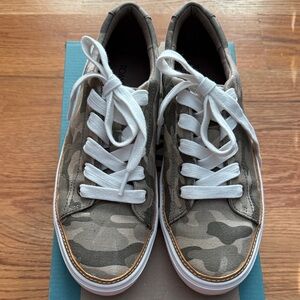 TOMS Olive Camo Print Sneakers